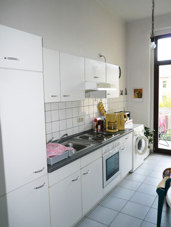 Küchenzeile und Balkontür